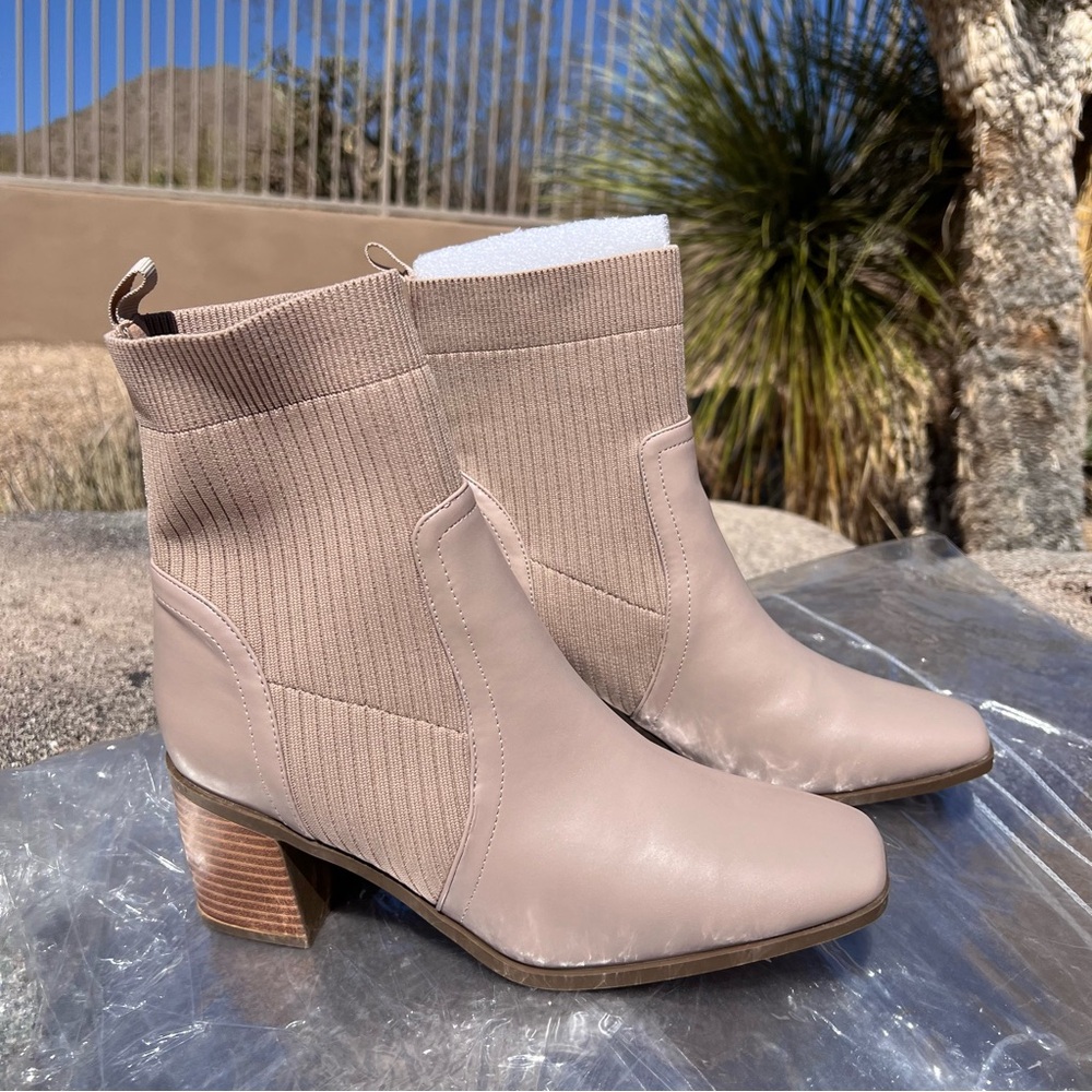 ⬇️Journee Collection NWT Women’s Ankle Booties 9 1/2 Wide Color Taupe WD-Harlowe